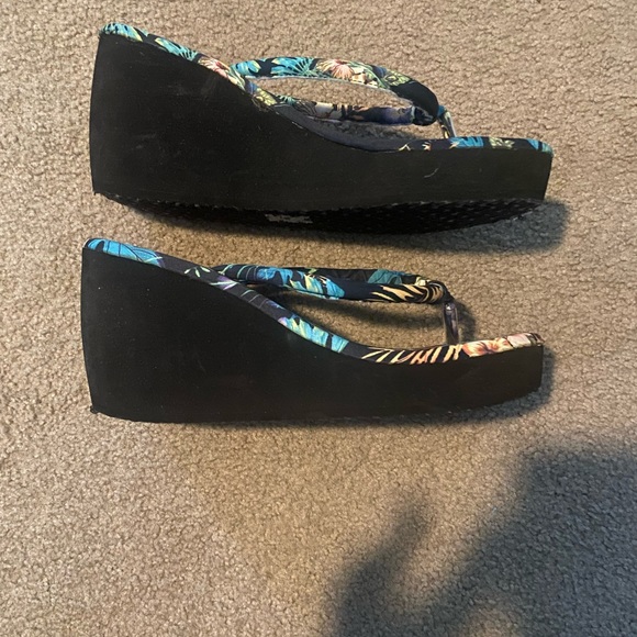 Rocket Dog Tropical wedge flip flops - Picture 3 of 6